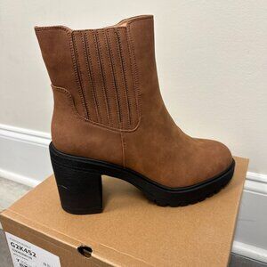 NEW in Box – Ruanyu Women’s Platform Lug Sole Chelsea Ankle Boots, Size 11 (Brow